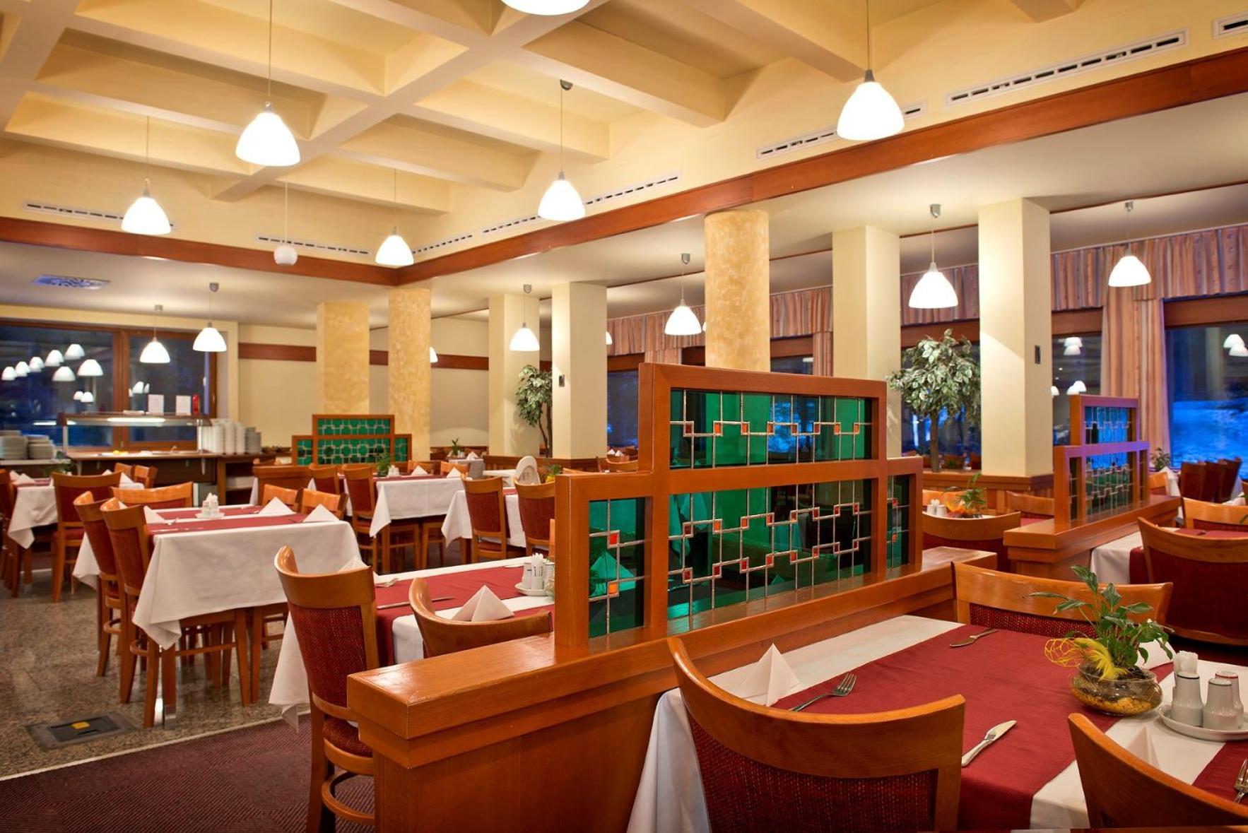 Hotel Sorea Snp デマノブスカ・ドリーナ エクステリア 写真