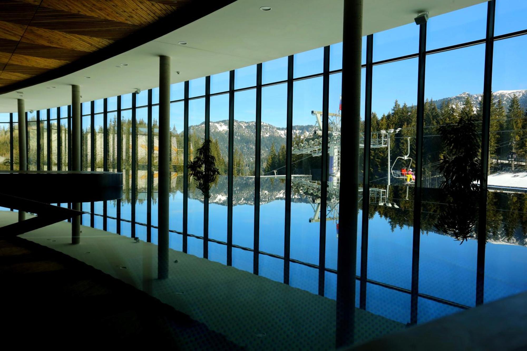 Hotel Sorea Snp デマノブスカ・ドリーナ エクステリア 写真