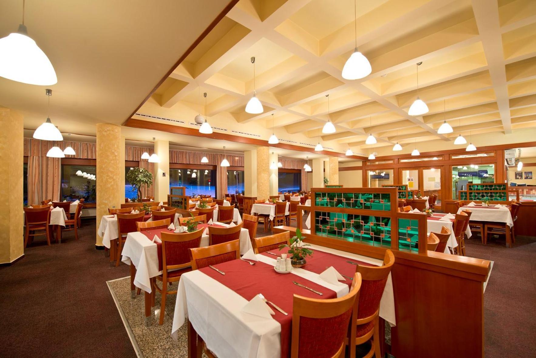 Hotel Sorea Snp デマノブスカ・ドリーナ エクステリア 写真
