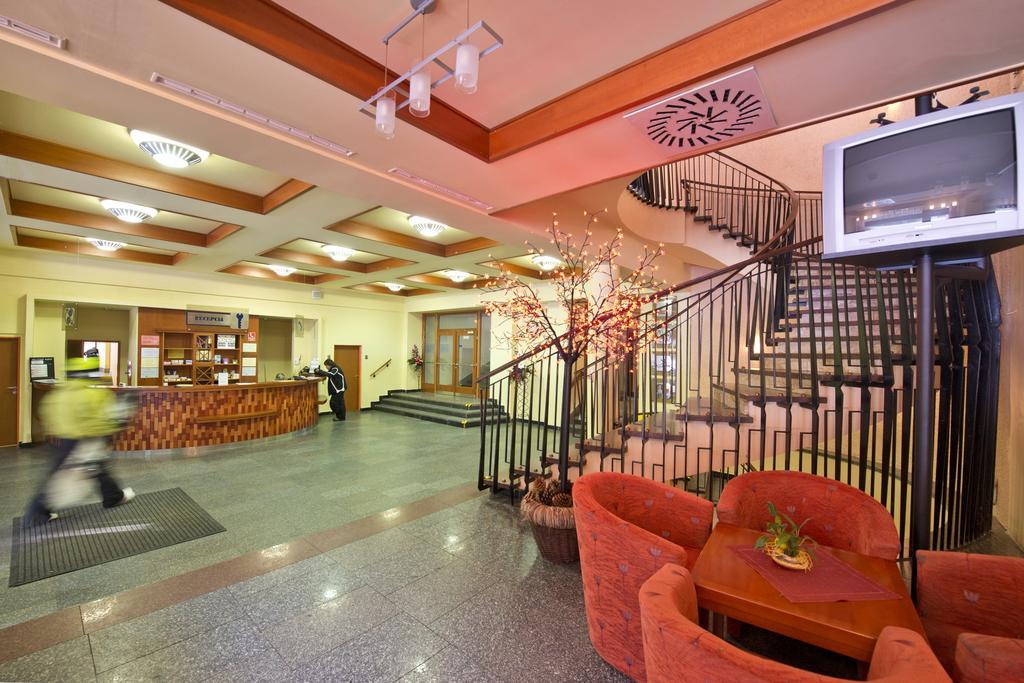 Hotel Sorea Snp デマノブスカ・ドリーナ エクステリア 写真