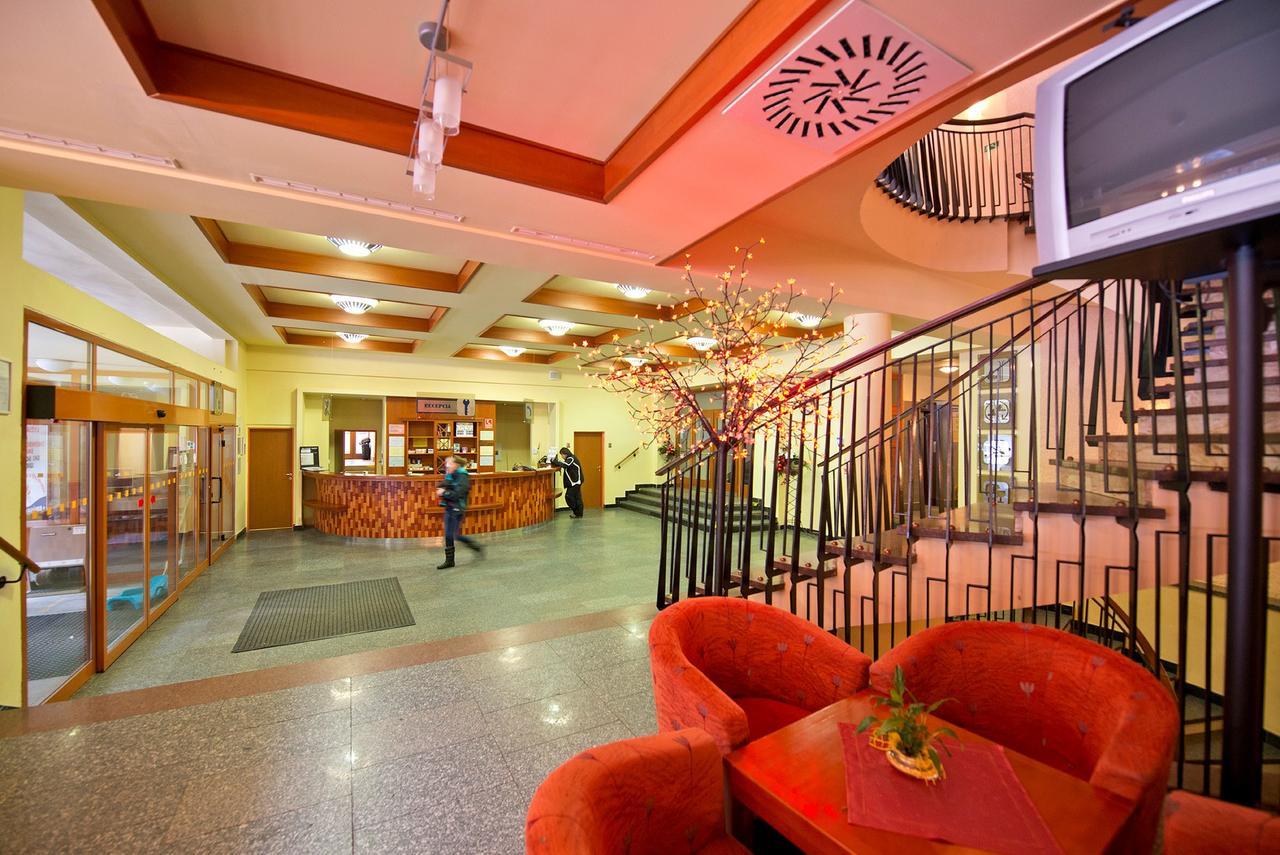 Hotel Sorea Snp デマノブスカ・ドリーナ エクステリア 写真