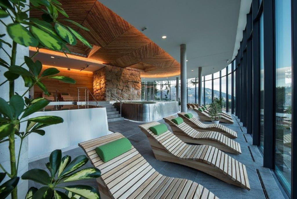 Hotel Sorea Snp デマノブスカ・ドリーナ エクステリア 写真