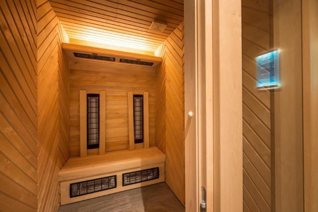 Hotel Sorea Snp デマノブスカ・ドリーナ エクステリア 写真