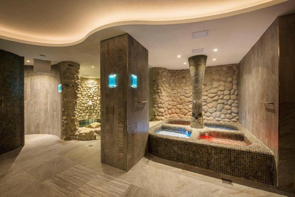 Hotel Sorea Snp デマノブスカ・ドリーナ エクステリア 写真